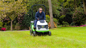 Etesia Hydro 100 at Golders Green Crematorium 